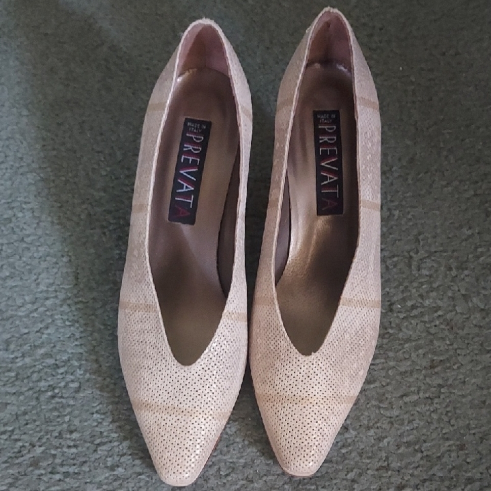 Prevata Women's Cream Pumps